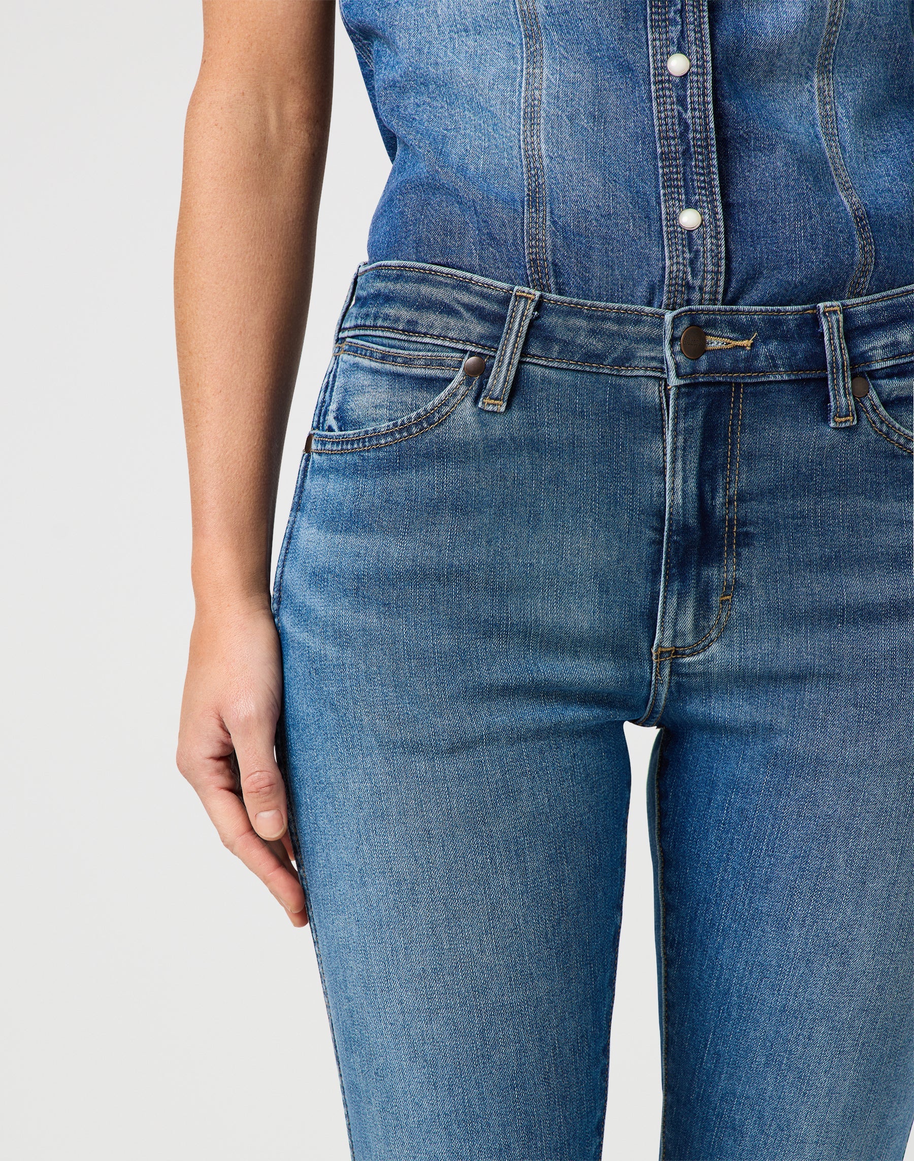 Sienna dans Dingey Fade – Image 5