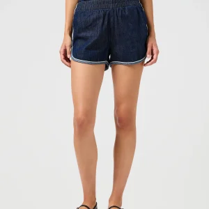 Court piqué en selle