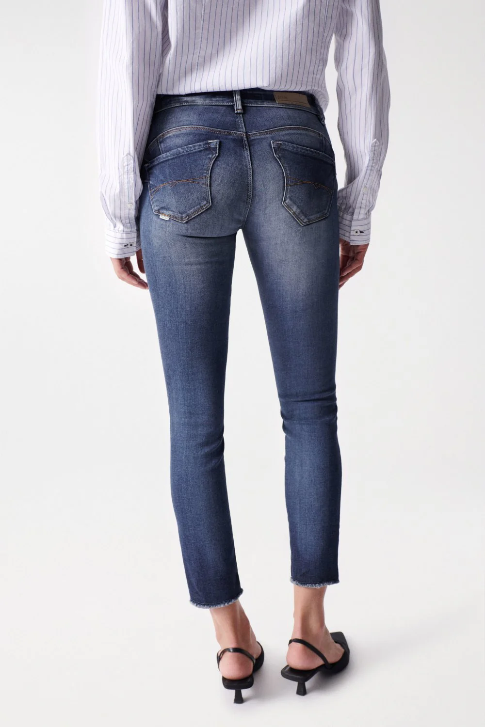 Wonder Cropped Skinny Push-Up en Dark Wash – Image 2