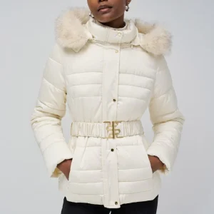 Short Puffer Coat With Fur Hood in Light Beige (Manteau court avec capuche en fourrure)