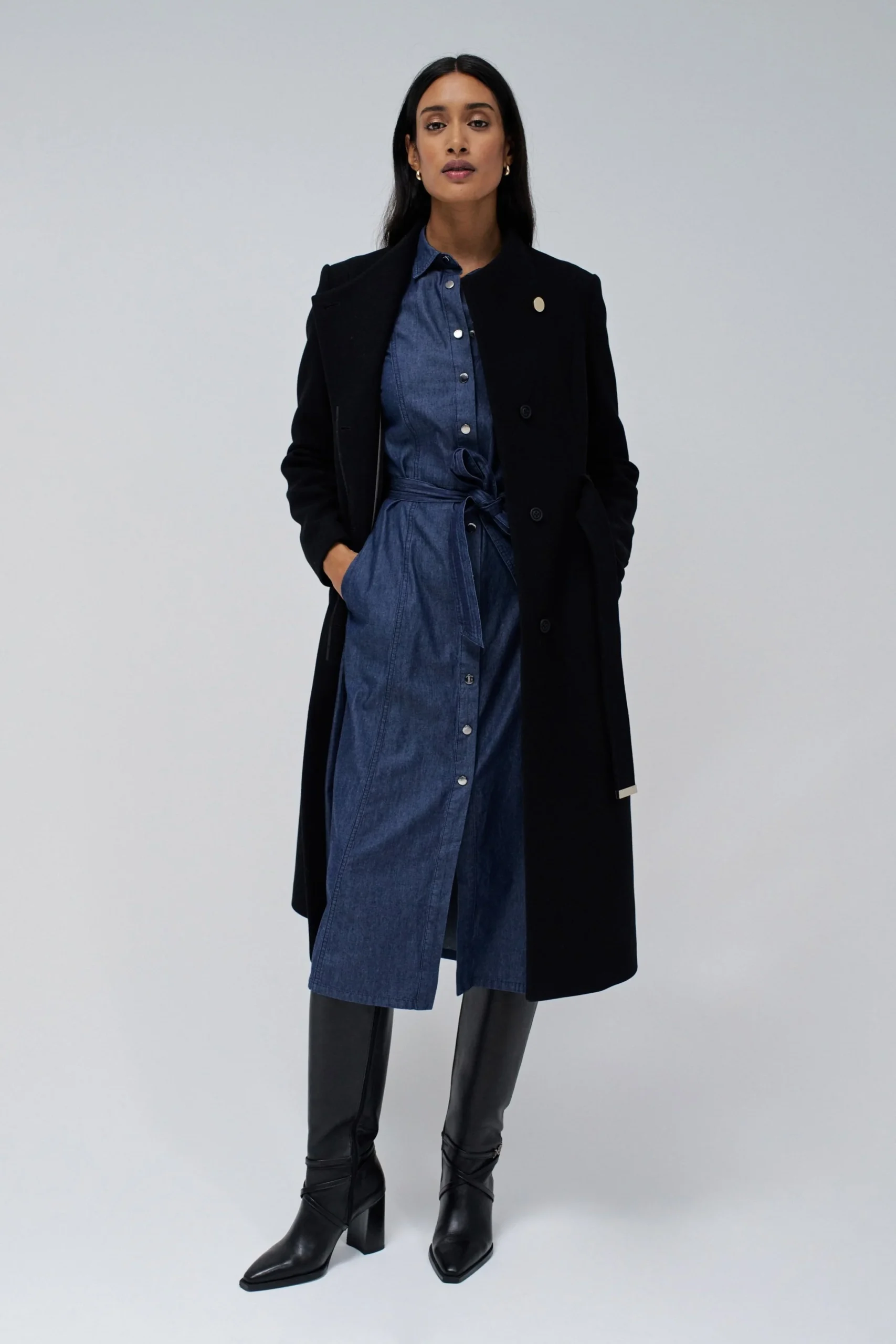 Long Wool Peacoat With Belt en noir – Image 3