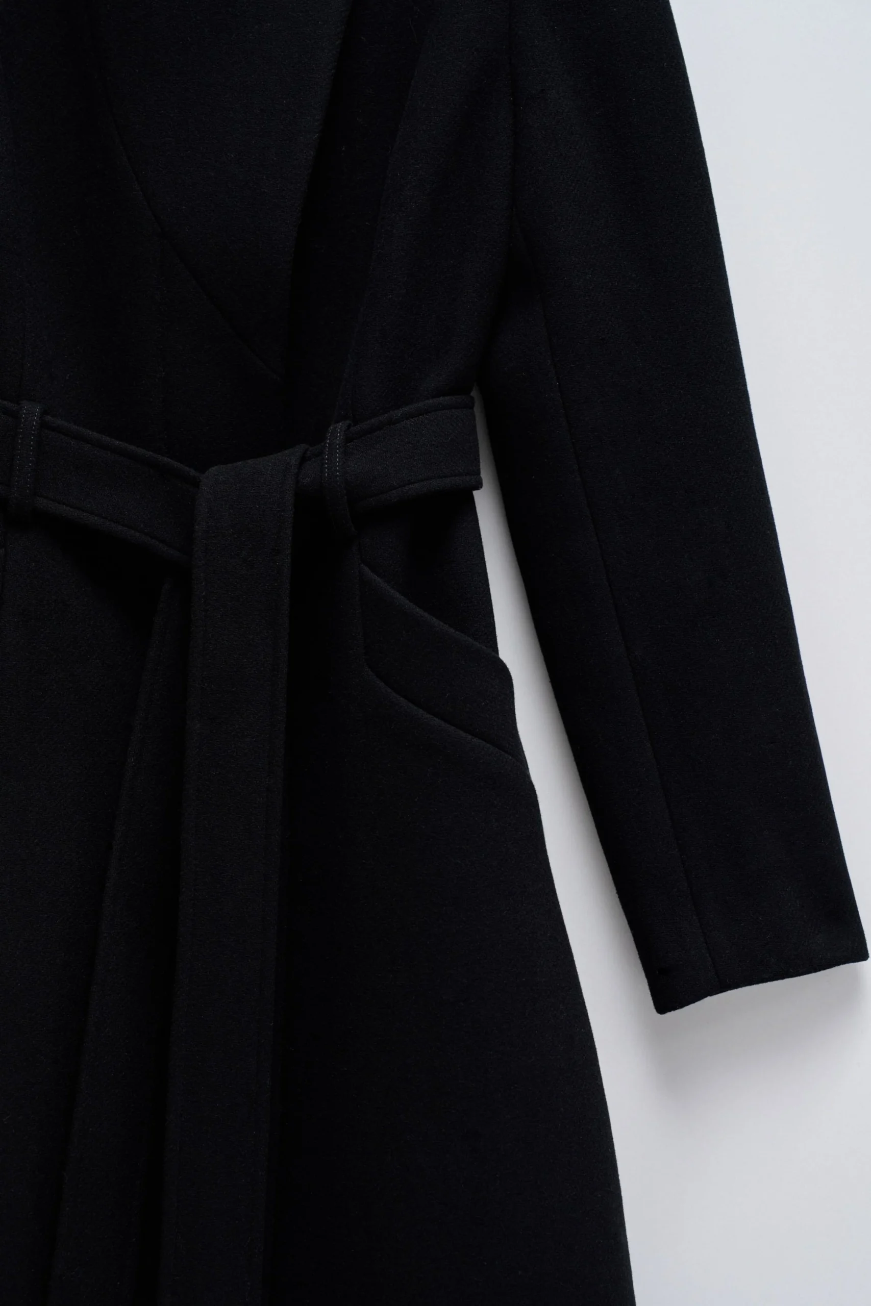 Long Wool Peacoat With Belt en noir – Image 6