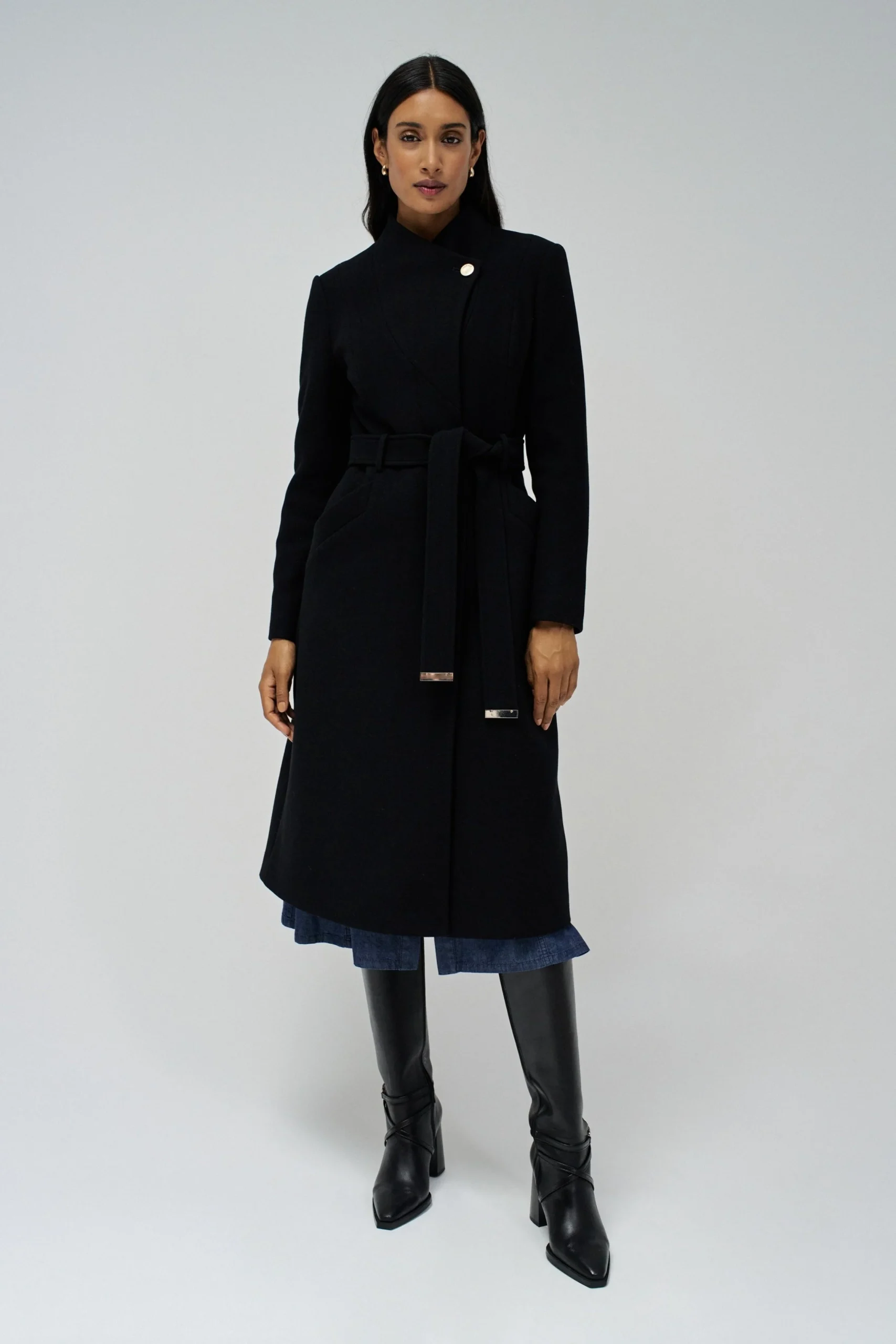 Long Wool Peacoat With Belt en noir