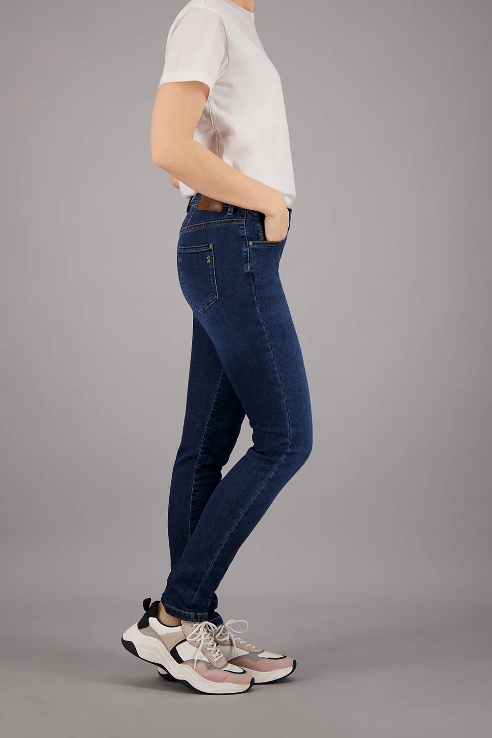 ZURI122 Jeans en Dark Rinse Used – Image 3
