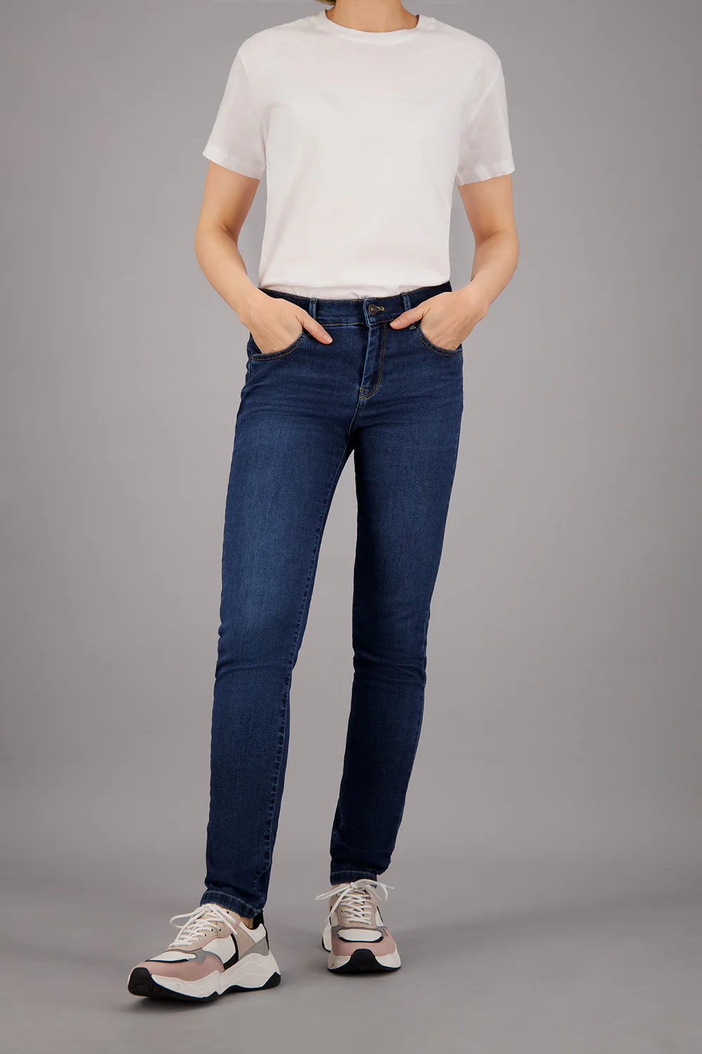 ZURI122 Jeans en Dark Rinse Used