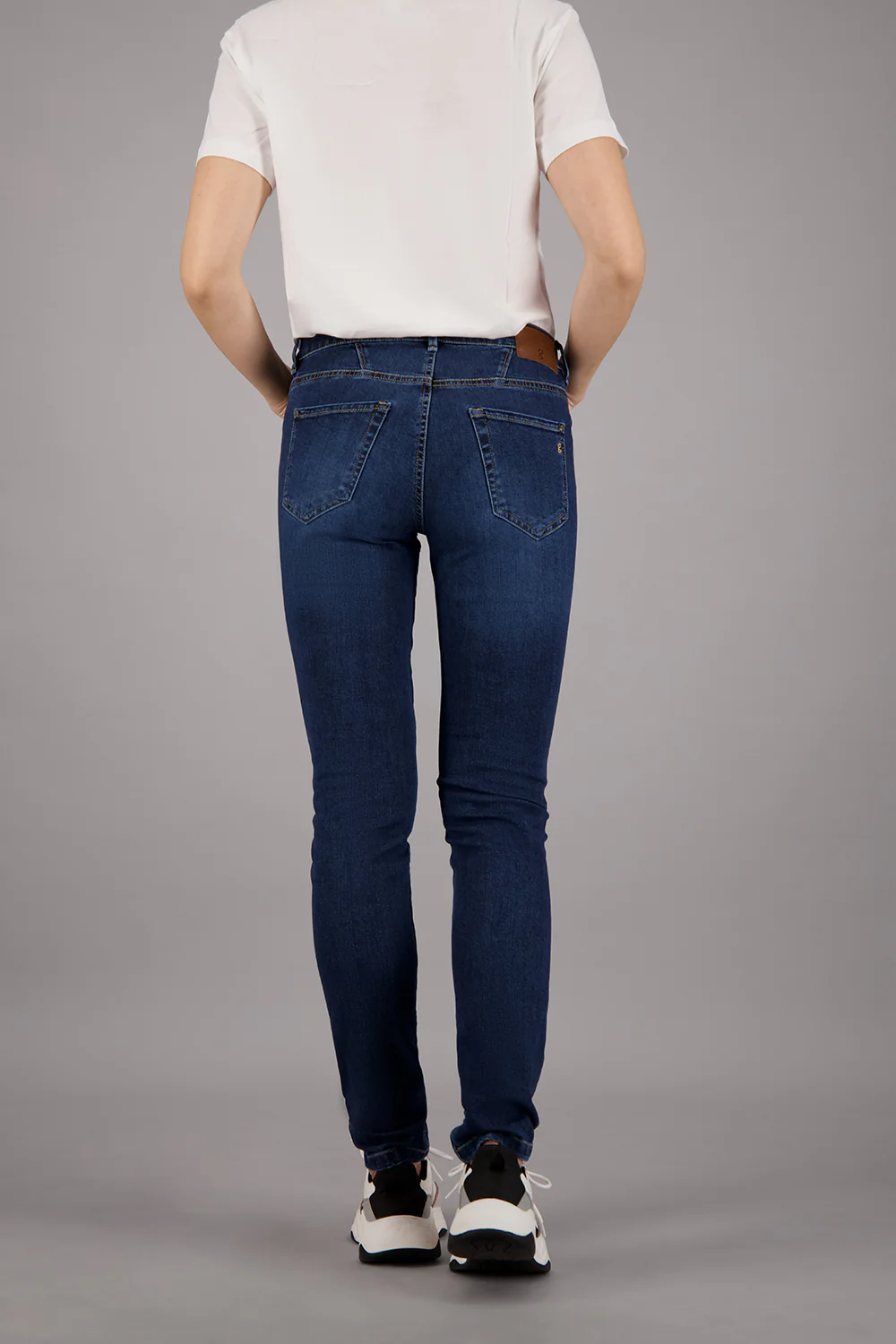 ZURI122 Jeans en Dark Rinse Used – Image 2