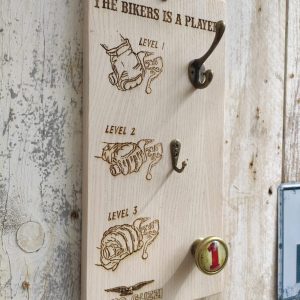 Porte manteau, clés , gants » Le motard est un joueur «