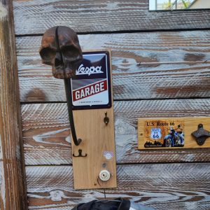 Porte casque moto décor VESPA GARAGE plaque métal 15X20 avec licence officielle