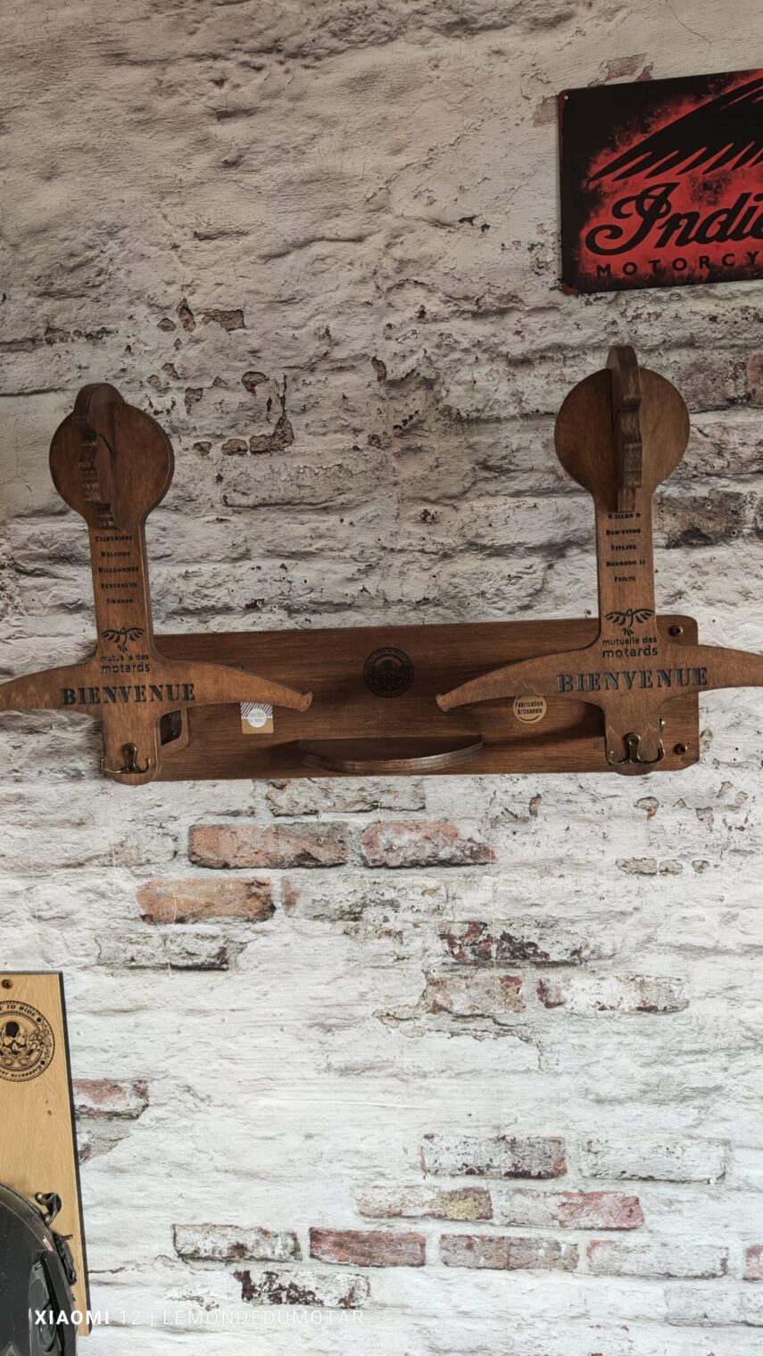 Porte-Casque moto série prestige DUO Mural en Chêne Massif ou CP Peuplier – Image 4