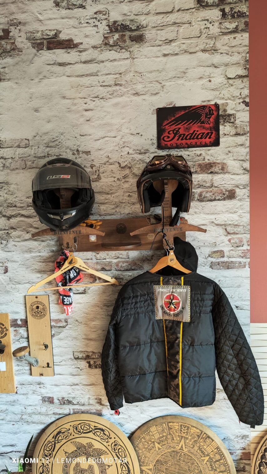 Porte-Casque moto série prestige DUO Mural en Chêne Massif ou CP Peuplier – Image 6