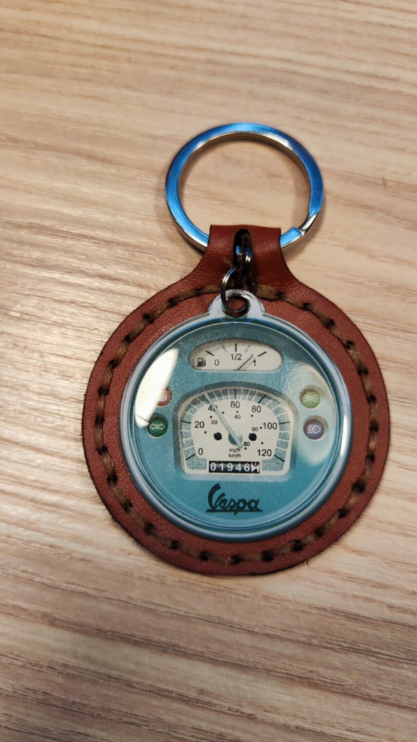 Porte-clés moto en métal sous licence – Vespa, BMW, Triumph, Honda, Indian Route 66, Kawasaki – Image 5