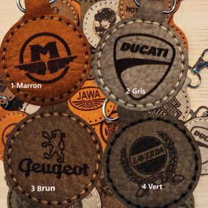 Porte-clés Motard tissu technique protecteur peinture – Fente pour GPS ou AirTag, 30 logos moto, 4 coloris, personnalisable