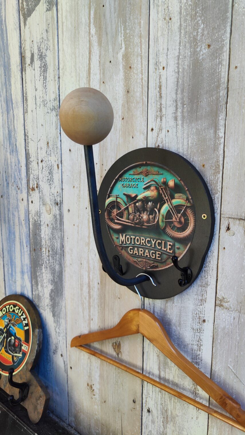 Porte-casque mural fun Smiley – Support casque moto avec boule sculptée main + plaques métalliques interchangeables – Image 2