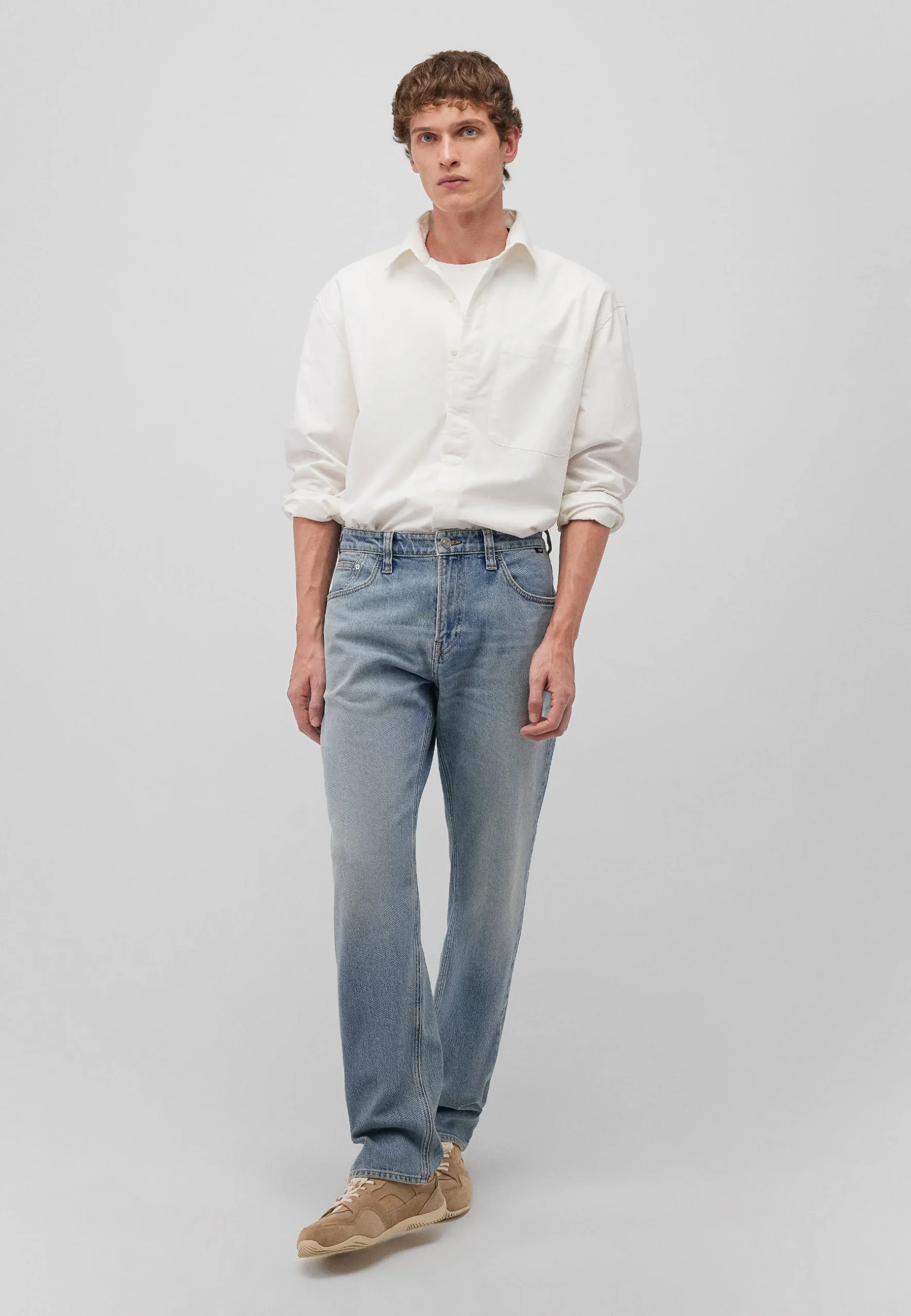 Lisbon in Foggy Used Vintage – Image 3