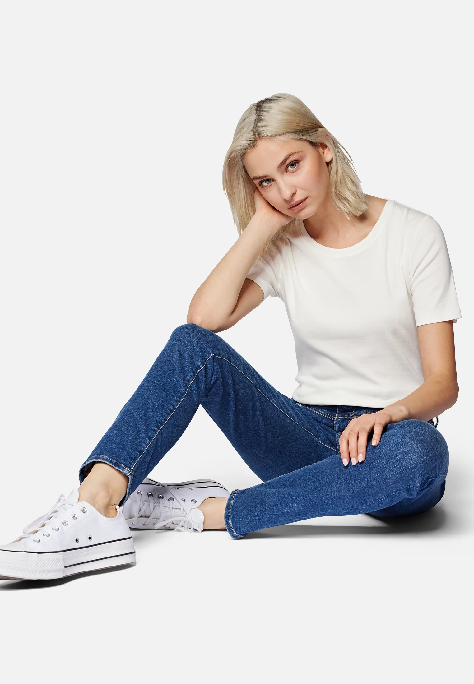 Sophie in Mid Shaded Blue Str – Image 5