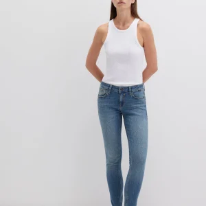 Adriana dans Deep Shaded Str