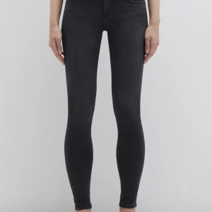 Adriana en Smoke Brushed Stretch