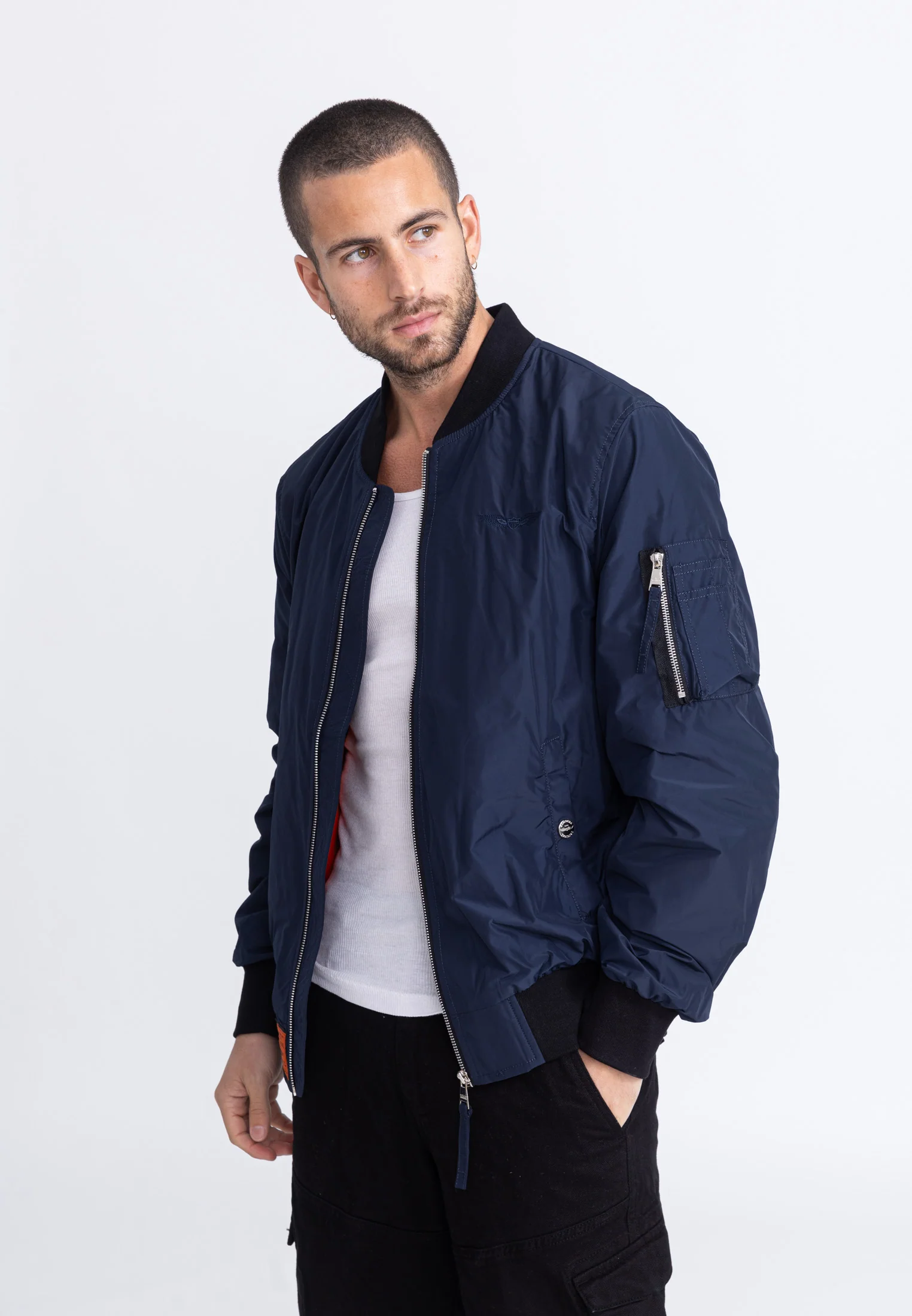 MA1 M Bomber en bleu marine – Image 4