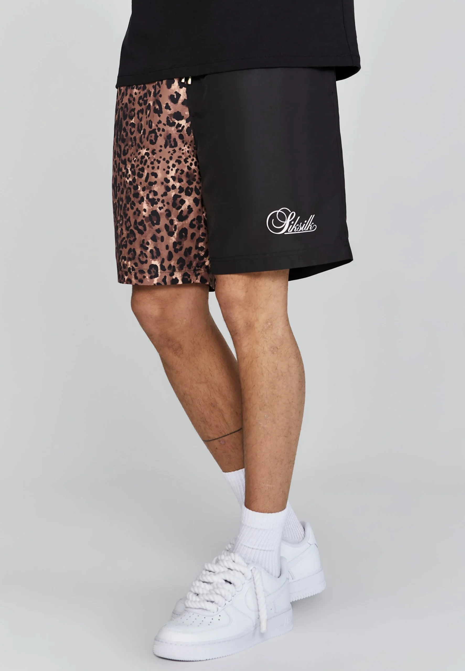 Short à imprimé animalier en noir – Image 3