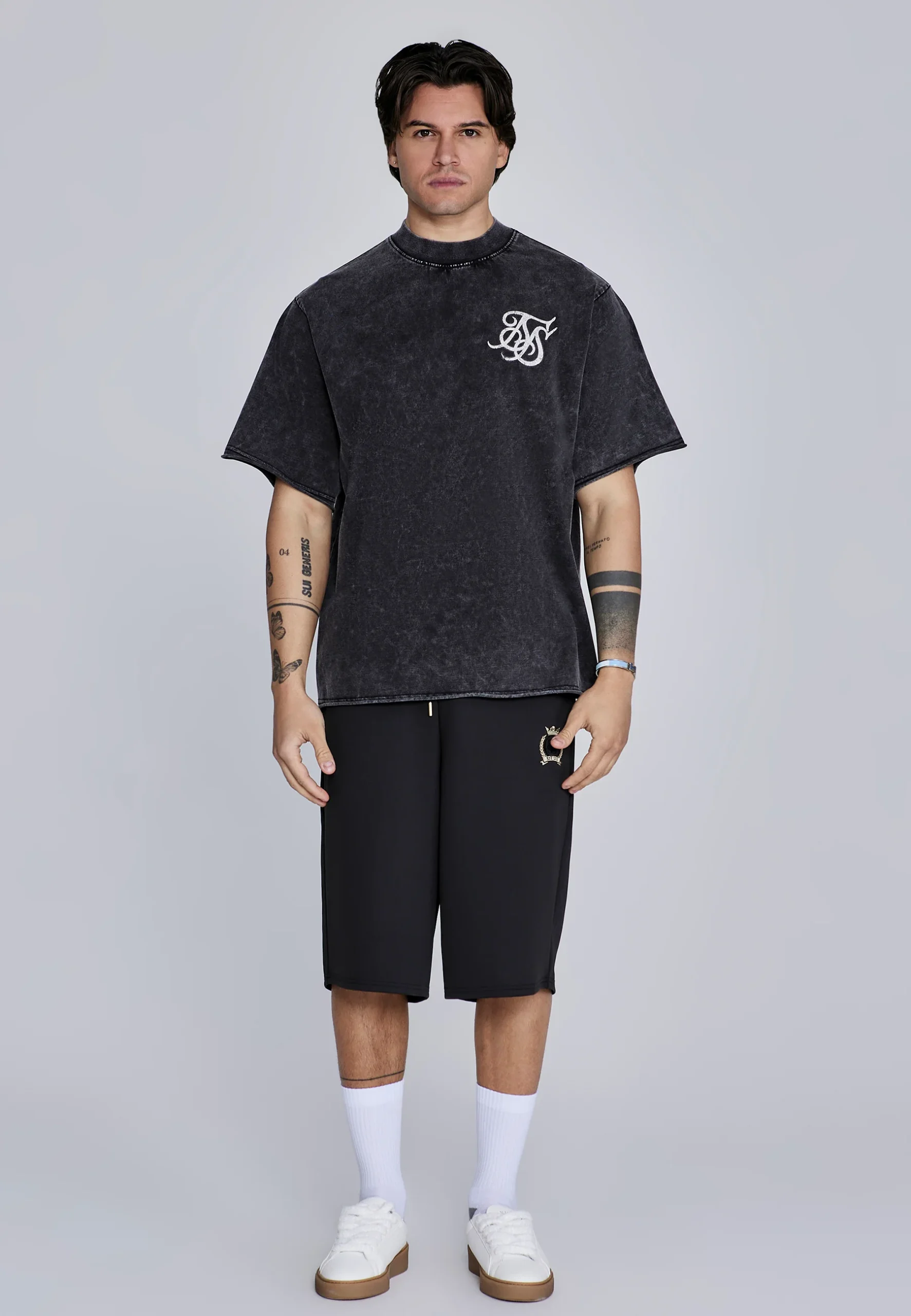 T-shirt surdimensionné en noir – Image 3