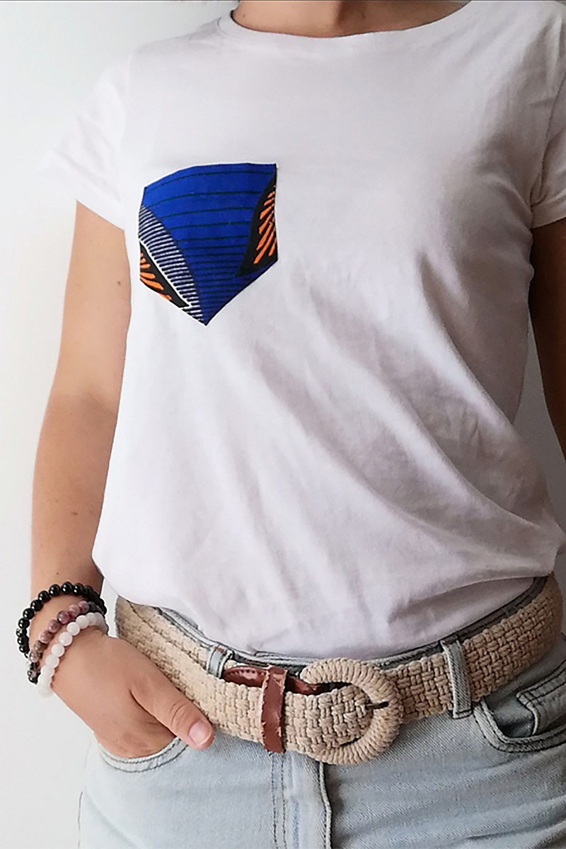 T-shirt Femme Blanc avec pochette en tissu wax – Image 2