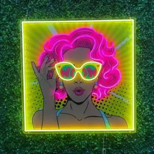 enseigne néon Pop Art Lady – visage féminin flashy style BD – déco murale colorée en LED – jusqu’à 180 cm – fan art non officiel